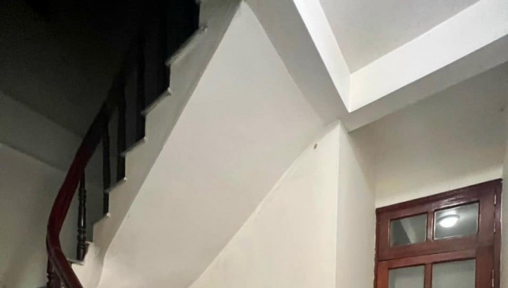 Cho thuê nhà nguyên căn lô góc Tân Mai, 25m2 3.5 tầng, 2 N, 1K, 3 WC - ở, hay VP, KD đỉnh - 11 Tr